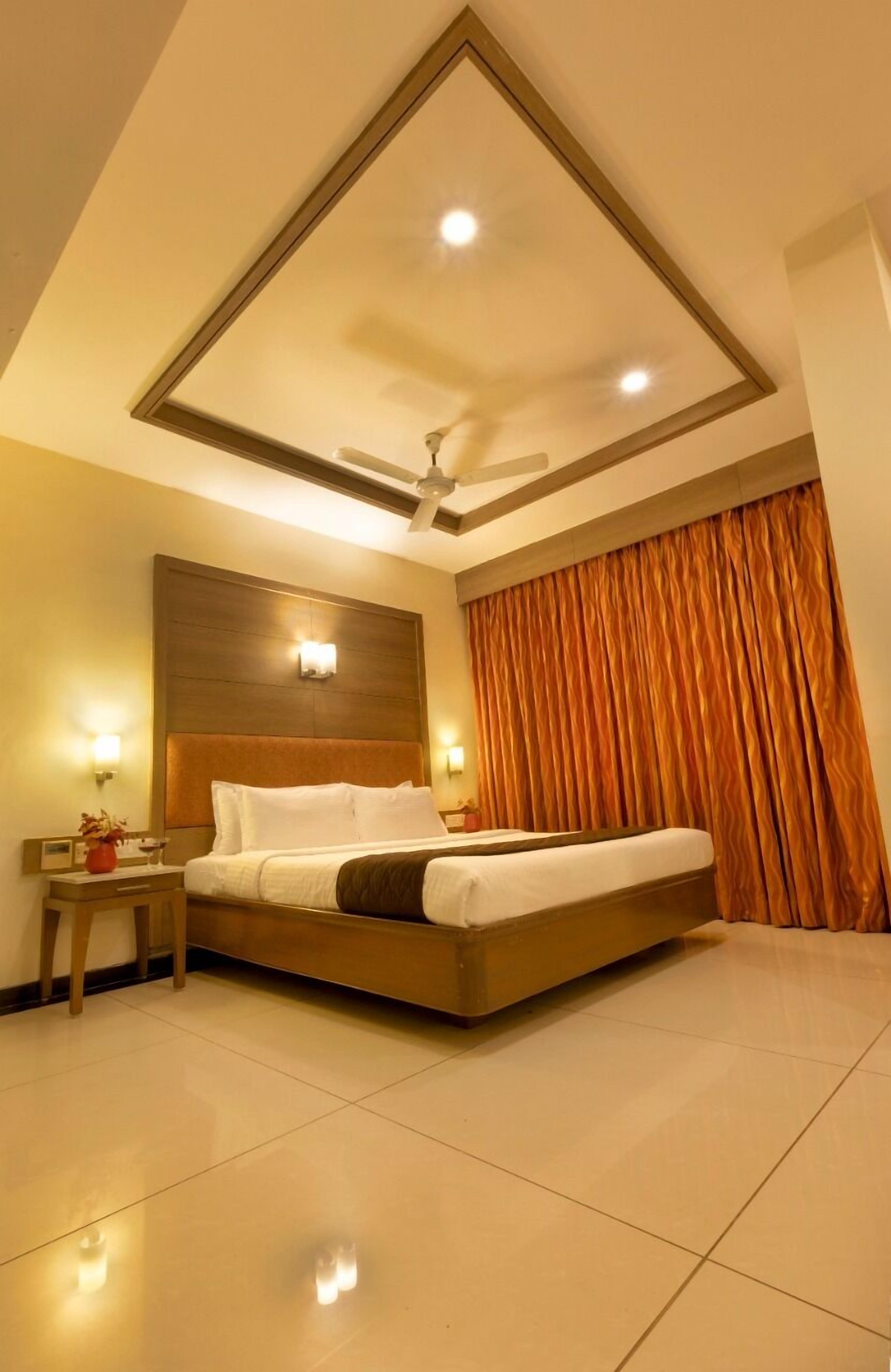 Deluxe Double Room, 1 King Bed | Egyptian cotton sheets, premium bedding, minibar, in-room safe