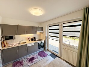 Kühlschrank, Mikrowelle, Ofen, Geschirrspüler