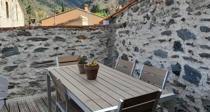 Loft en pierre vue panoramique sur montagnes