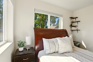 3 bedrooms, in-room safe, desk, iron/ironing board