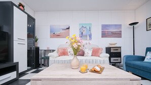 Deluxe Apartment, 1 Bedroom, Balcony, Sea View | Living room - Seaview Apartment Kia by Litto (Podstrana)