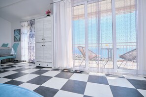 Deluxe appartement, 1 slaapkamer, balkon, uitzicht op zee | Uitzicht vanaf balkon