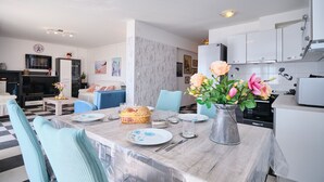Deluxe Apartment, 1 Bedroom, Balcony, Sea View | Dining room - Seaview Apartment Kia by Litto (Podstrana)