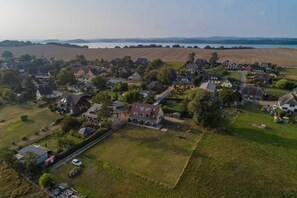 Unclassified image, 2 of 33, button