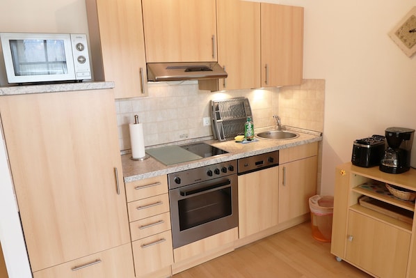 Køleskab, mikrobølgeovn, ovn, opvaskemaskine