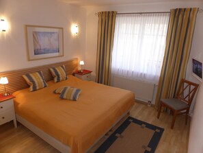 2 bedrooms, travel crib, WiFi