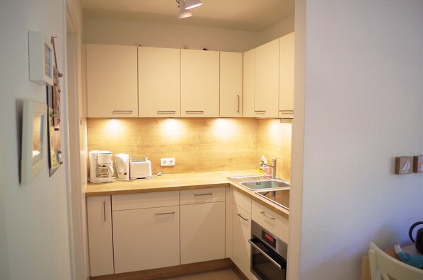 Kühlschrank, Mikrowelle, Geschirrspüler