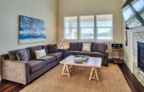Smart TV, fireplace, DVD player
