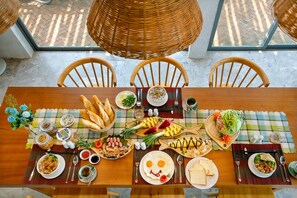 朝食 (イングリッシュ ブレックファスト 、無料)