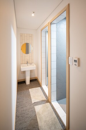 Bathroom - Upflo House - Hostel (Seoul)