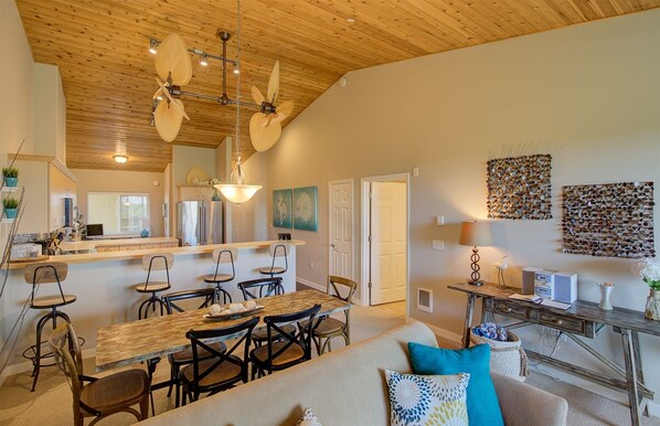 TV, fireplace, DVD player - Siren's Serenity Condominium - Oyhut Bay Seaside Village (Ocean Shores)