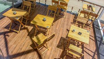 Breakfast, lunch, dinner served; local and international cuisine