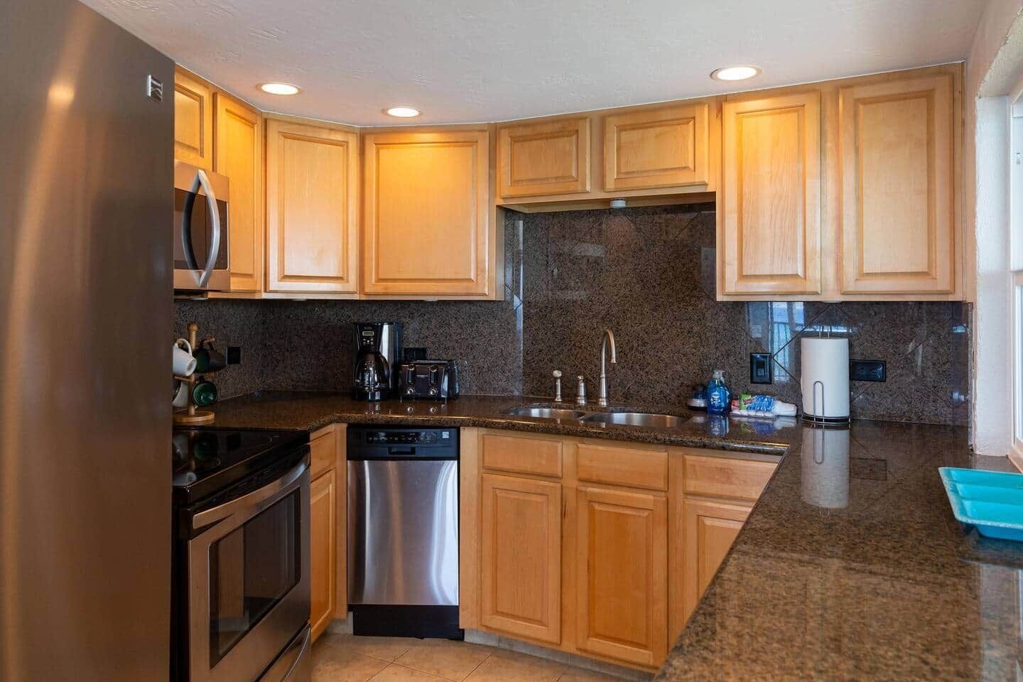 ثلاجة، ميكروويف، فرن، موقد طهي مسطح