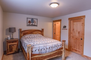 3 habitaciones, tabla de planchar con plancha, wifi y ropa de cama 