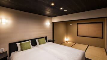 Japanese Town Style House | Desk, free WiFi, bed sheets