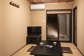 مكتب وواي فاي مجانًا وملاءات أسرّة