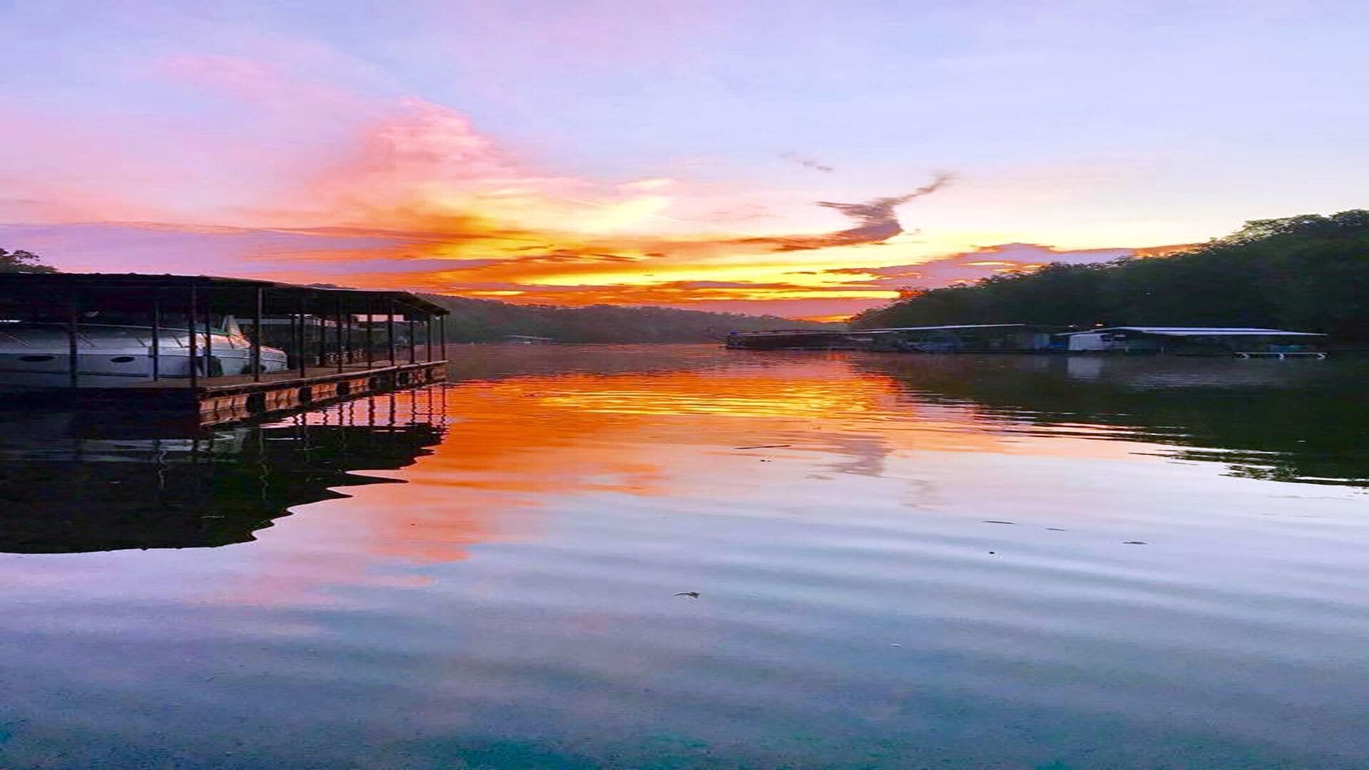 Sunrise Shores Cabin #1 Lake Front with a POOL!!