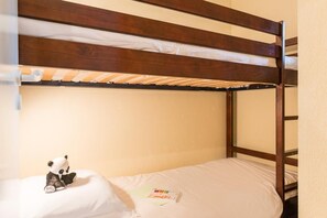 2 chambres, fer et planche à repasser, Wi-Fi, draps fournis