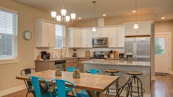 KĂŒhlschrank, Mikrowelle, Ofen, Herdplatte