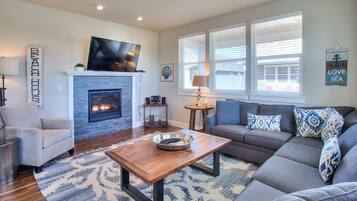 Fernseher, Kamin, DVD-Player