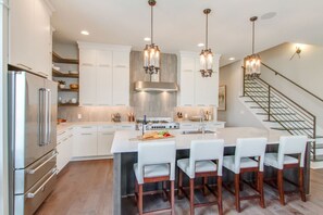 Fridge, microwave, oven, stovetop - The Dove - Downtown Modern-Huge Rooftop Deck-Gulch (Nashville)