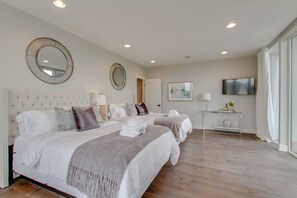 4 bedrooms, desk, iron/ironing board, travel crib