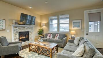 TV, fireplace, DVD player