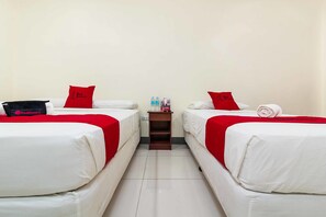Deluxe Twin Room | Desk, free WiFi