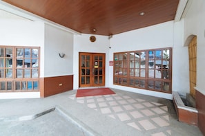 Property entrance - RedDoorz @ The Manor Davao (Davao)