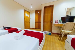 Family Triple Room | Free WiFi - RedDoorz @ The Manor Davao (Davao)
