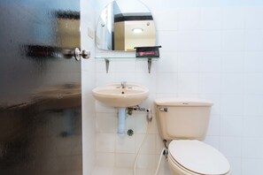 Regadera, amenidades de baño gratuitas, toallas