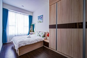 3 bedrooms, in-room safe, WiFi, wheelchair access