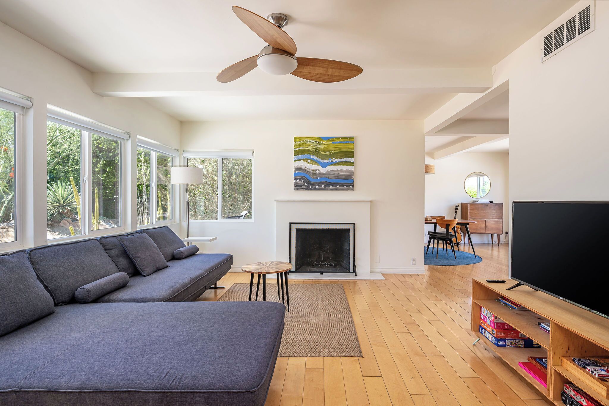 Smart TV, fireplace