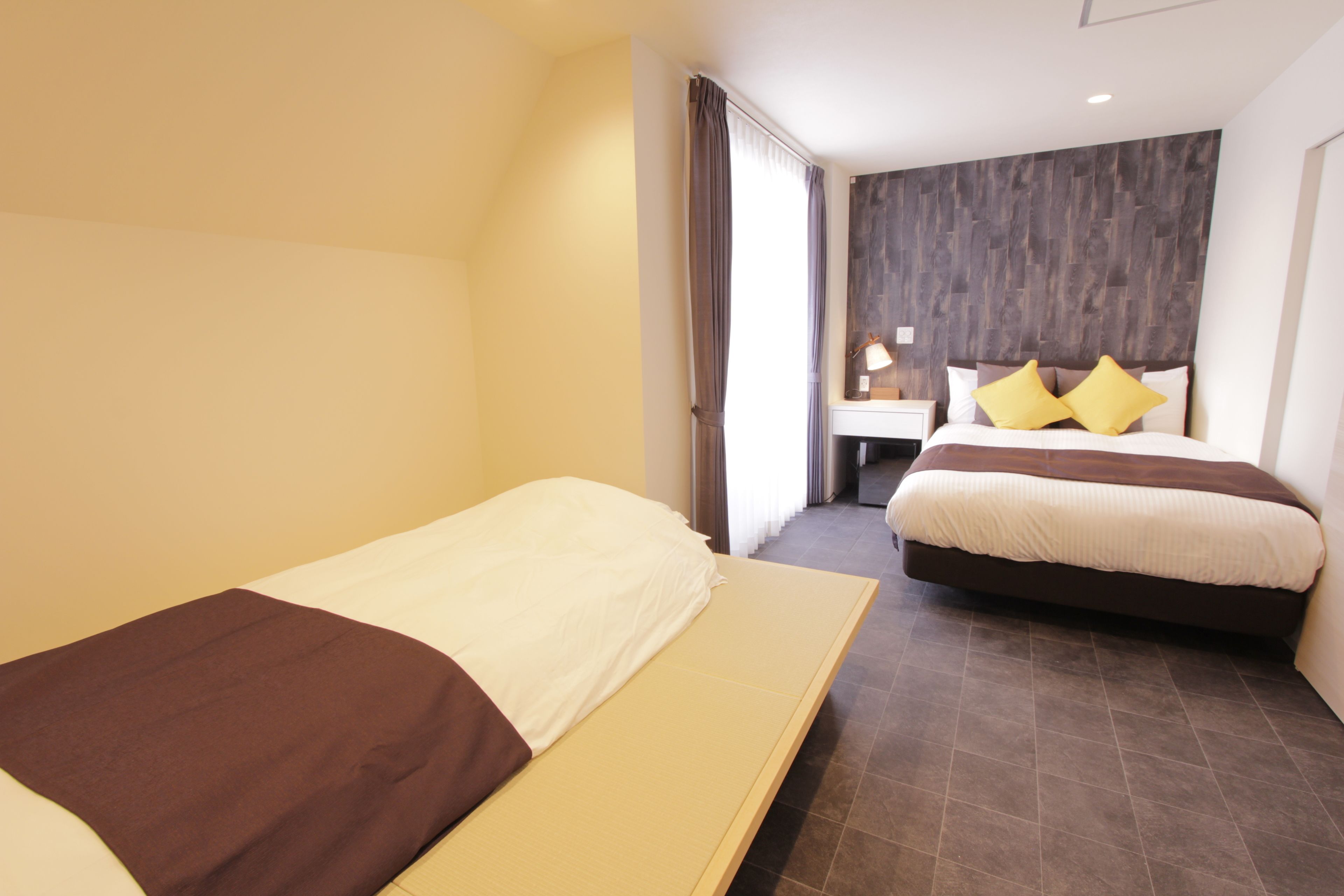 standard quadruple room 301 | in-room safe, free wifi, bed sheets