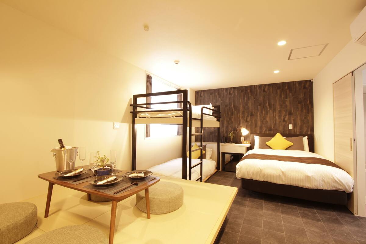 In-room safe, WiFi (free), bed sheets