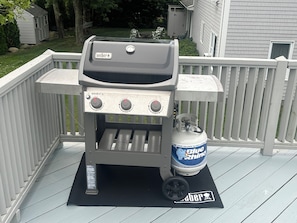 Property grounds - Short Walk to Scarborough Beach, Central A/C & Ocean Views. Huge Deck - Clean! (Narragansett)