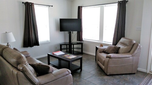 Campbell's Clean & Comfortable Modern Duplex 4662B