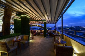 Restaurant - Hotel Atishay (Bhopal)