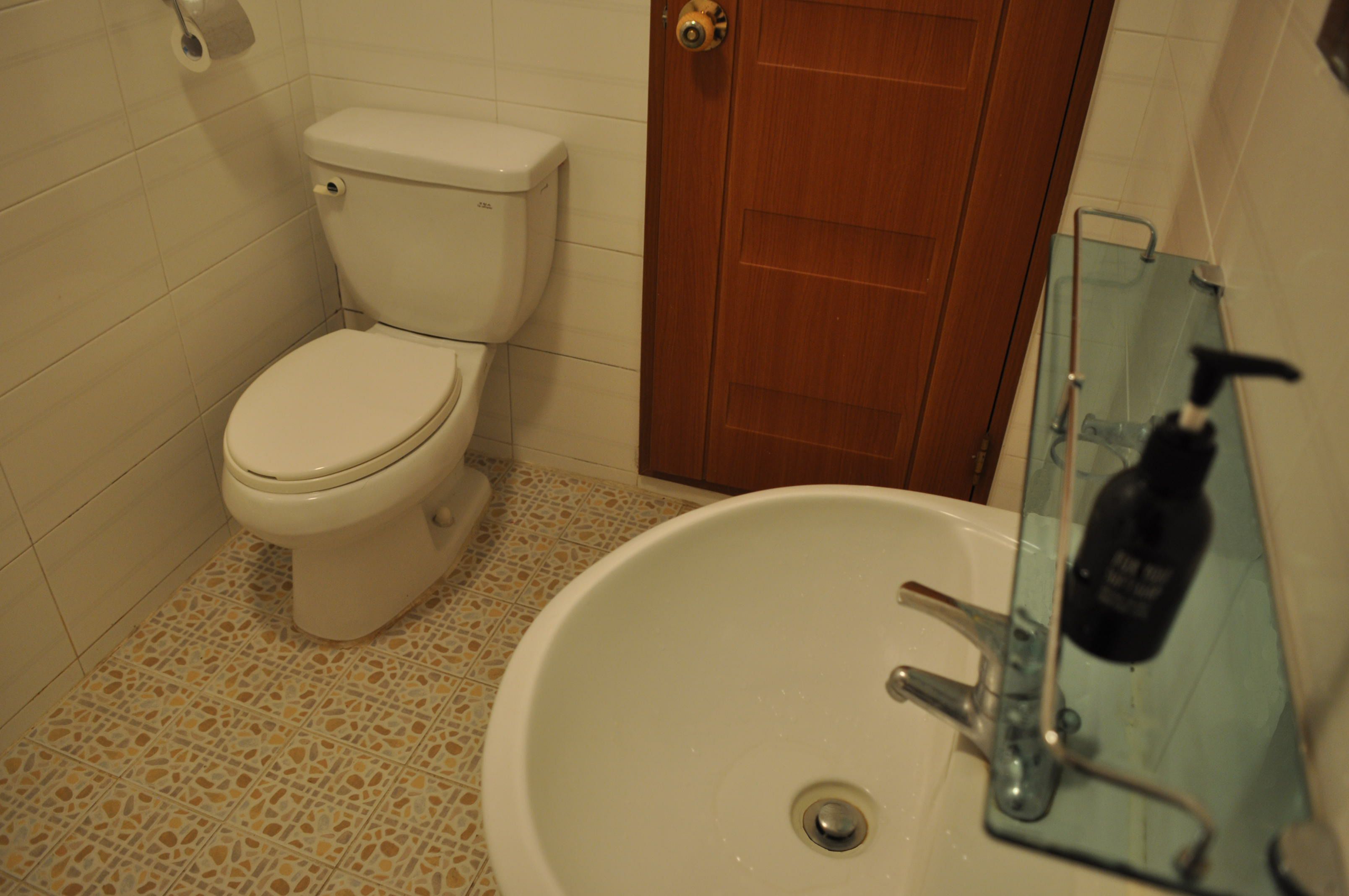 standard room | bathroom | shower, free toiletries, towels