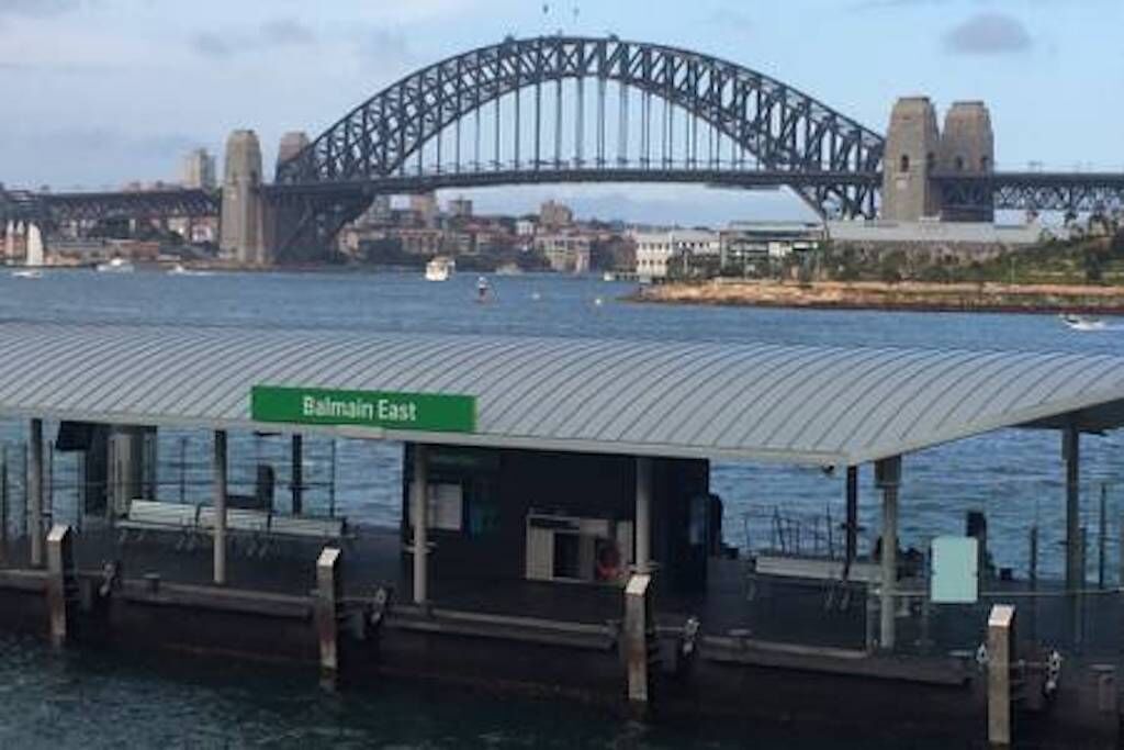 Large Townhouse 3km by Ferry from CBD