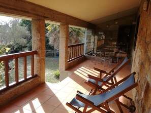 Terrace/patio - Casa da Costeira your farm in the middle of nature. All the space just for you. (Paços de Ferreira)