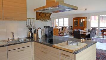 Réfrigérateur, micro-ondes, four, lave-vaisselle