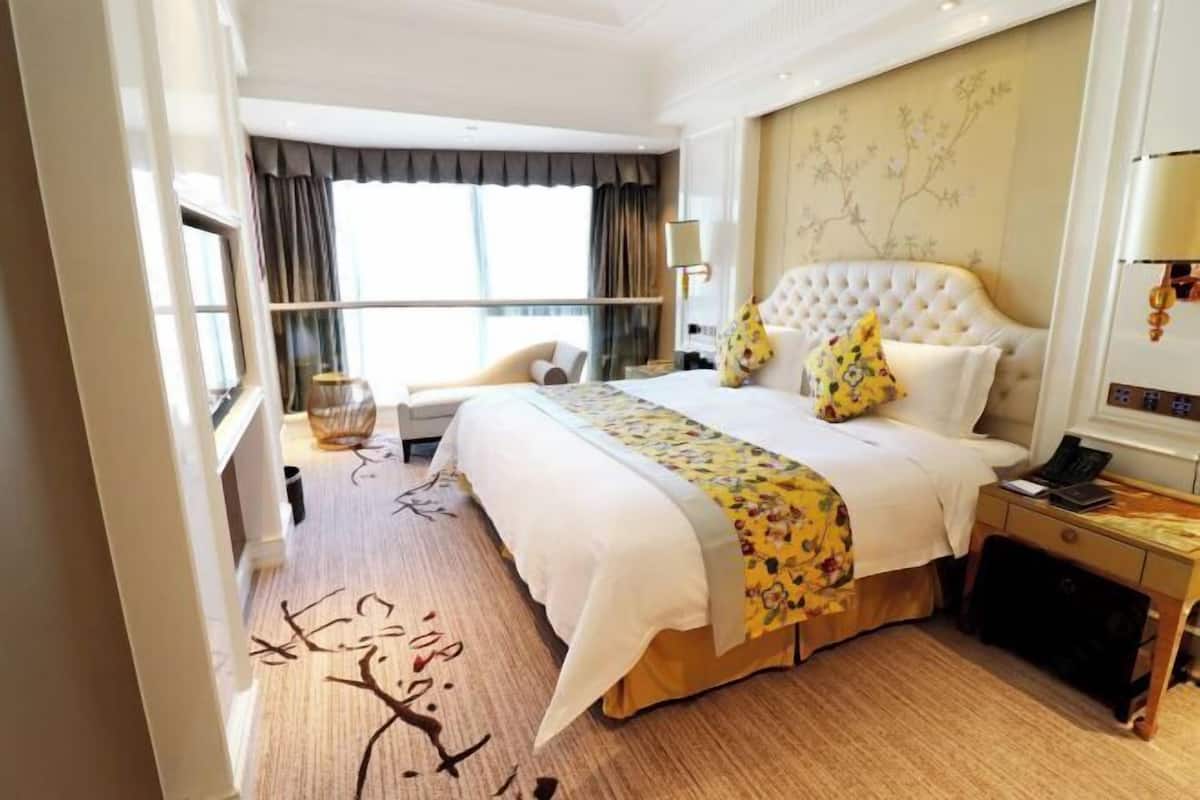 1 bedroom, minibar, in-room safe, desk