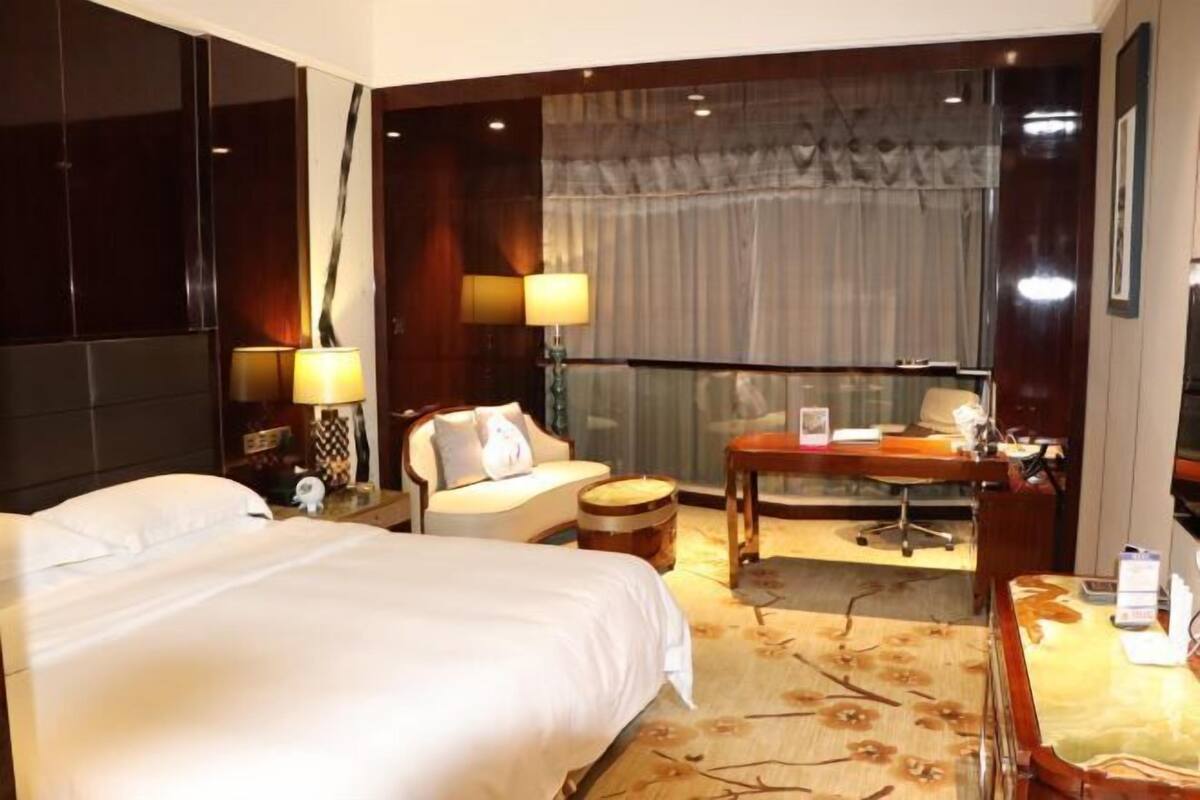 1 bedroom, minibar, in-room safe, desk