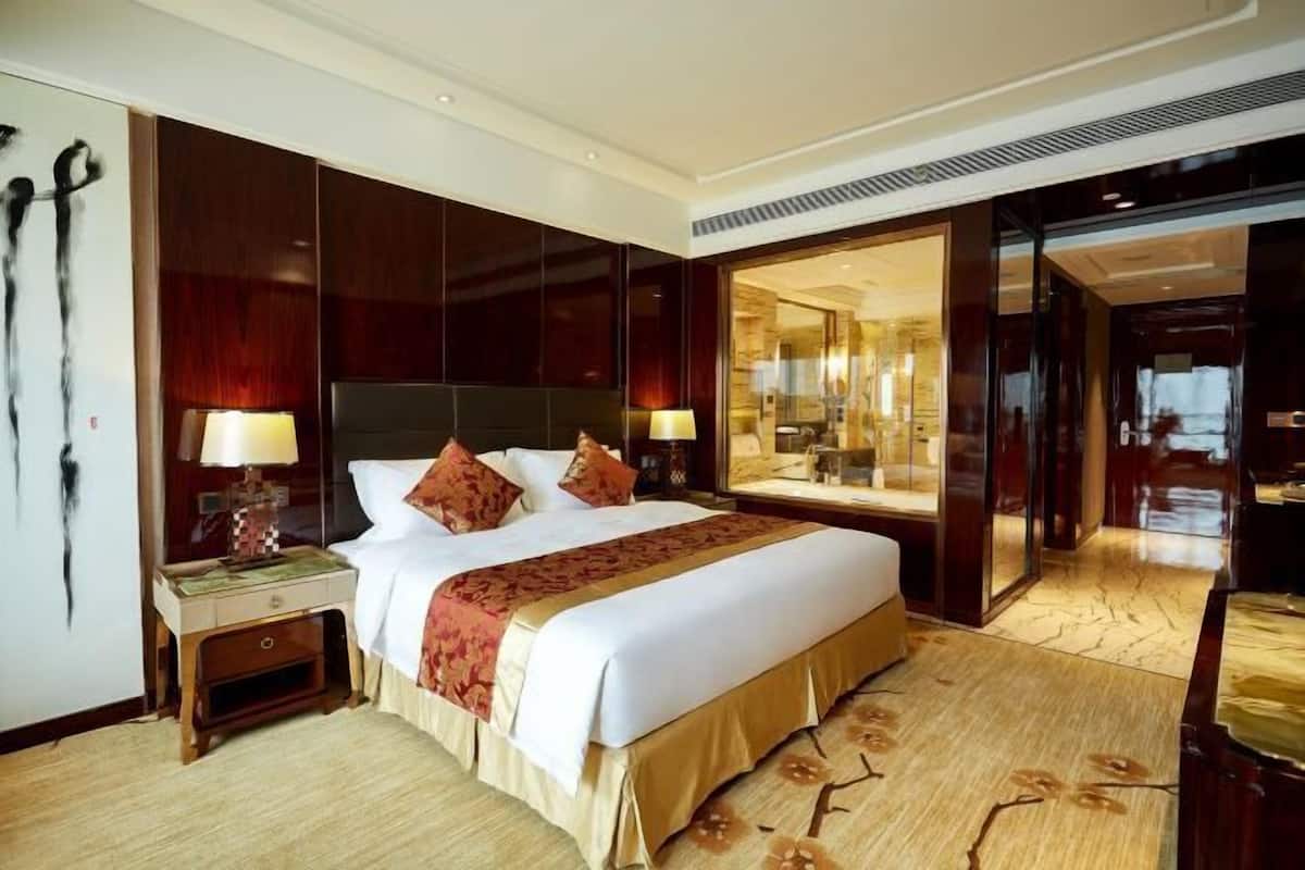 1 bedroom, minibar, in-room safe, desk
