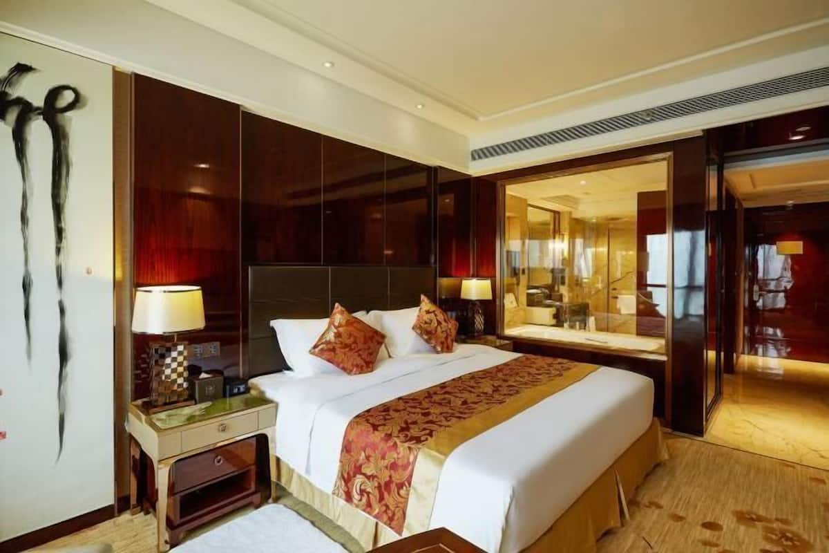 1 bedroom, minibar, in-room safe, desk
