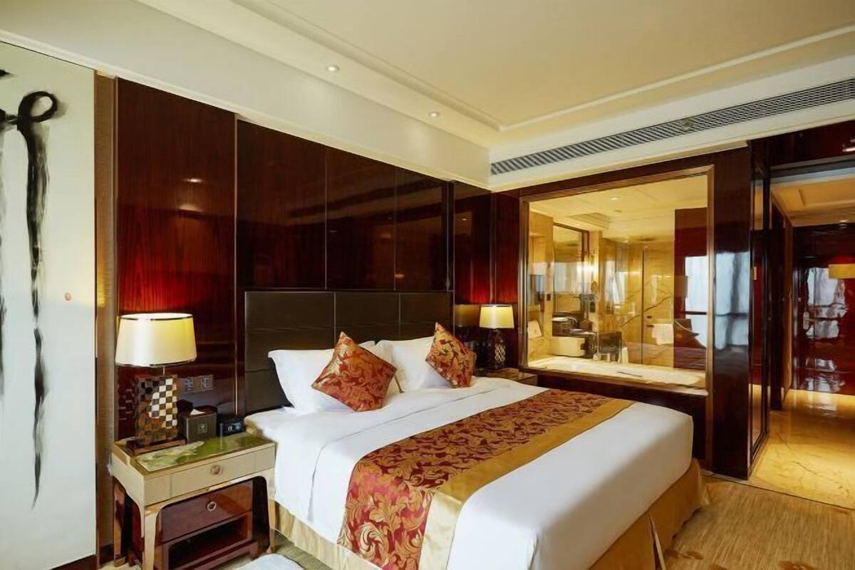 Minibar, in-room safe, desk, blackout curtains