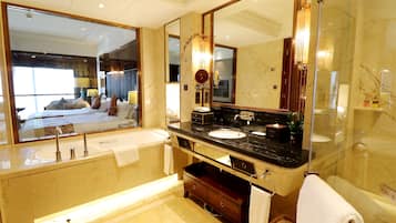 Camera Superior con 2 letti singoli | Bagno | Vasca e doccia separate, soffione a pioggia, set di cortesia gratuito