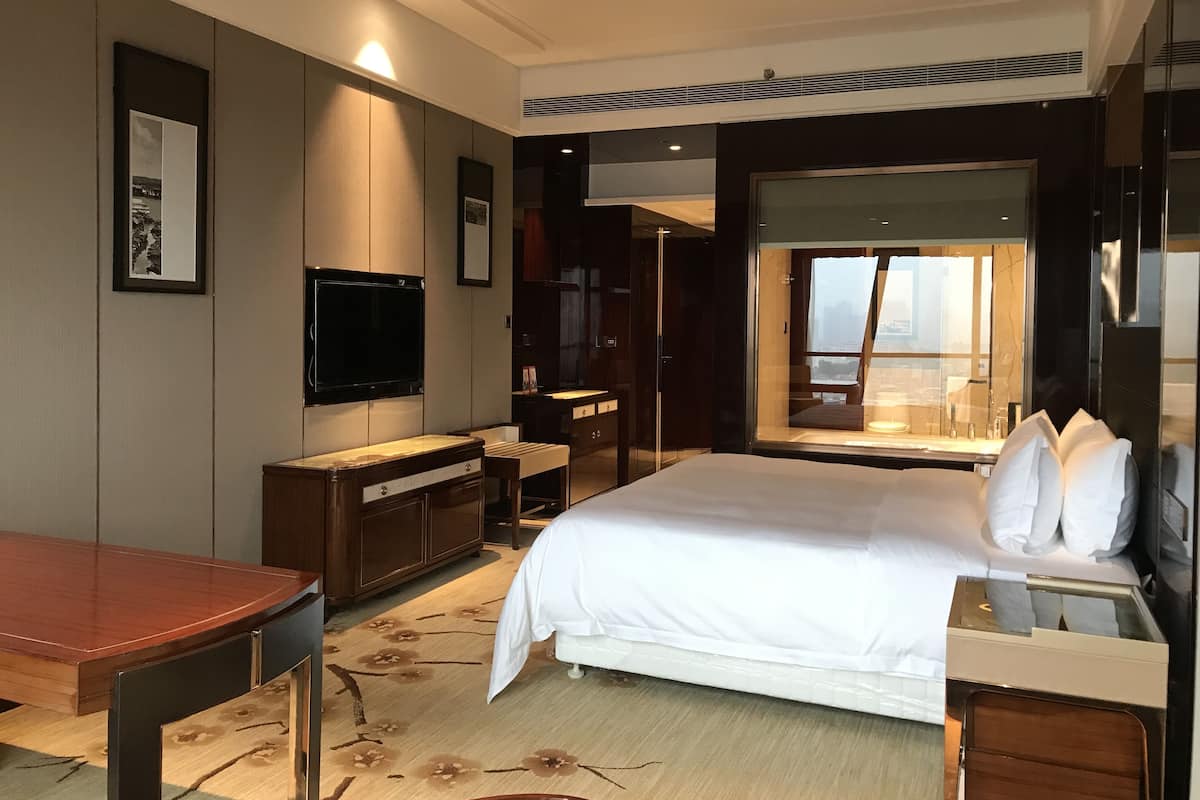 Superior Double Room | 1 bedroom, minibar, in-room safe, desk