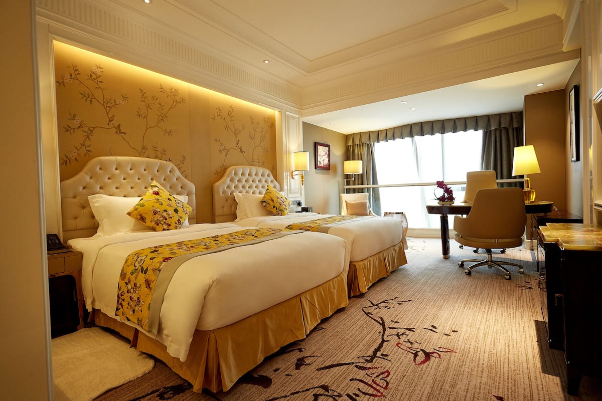 Executive Twin Room | 1 bedroom, minibar, in-room safe, desk
